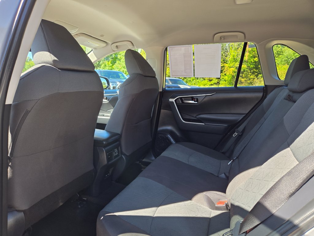 Used 2025 Toyota RAV4 XLE AWD/4WD image 15