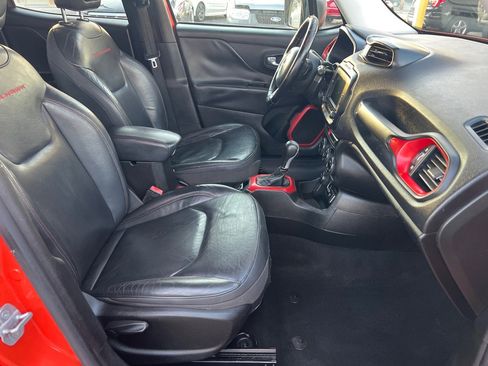 Used 2017 Jeep Renegade Trailhawk w/ Premium Trailhawk Package image 33