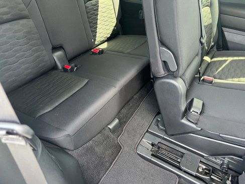 Used 2025 Nissan Pathfinder SV image 12