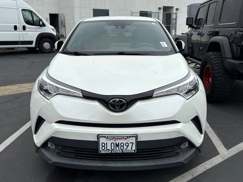 Used 2019 Toyota C-HR Limited FWD image 2