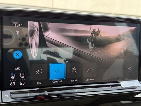 Certified 2025 Volkswagen Atlas SE image 19