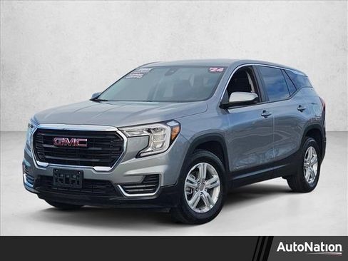 Used 2024 GMC Terrain SLE image 1