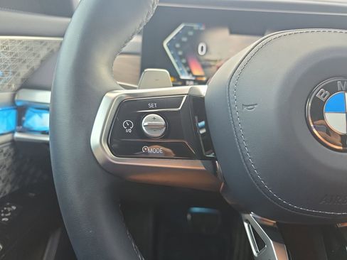 Used 2023 BMW 760i xDrive AWD/4WD image 17