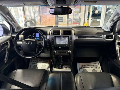 Used 2017 Lexus GX 460 image 26