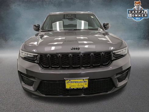 Used 2023 Jeep Grand Cherokee Altitude image 2