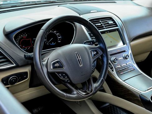 Used 2018 Lincoln MKX Select w/ Select Plus Package image 16