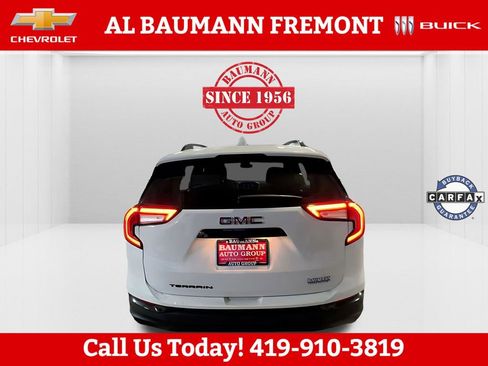 Used 2023 GMC Terrain SLE w/ Driver Convenience Package image 9