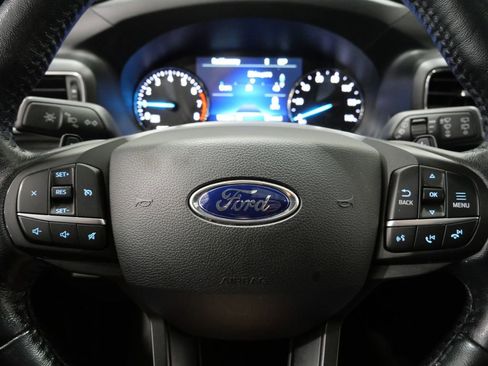 Used 2020 Ford Explorer XLT w/ Equipment Group 202A AWD/4WD image 17
