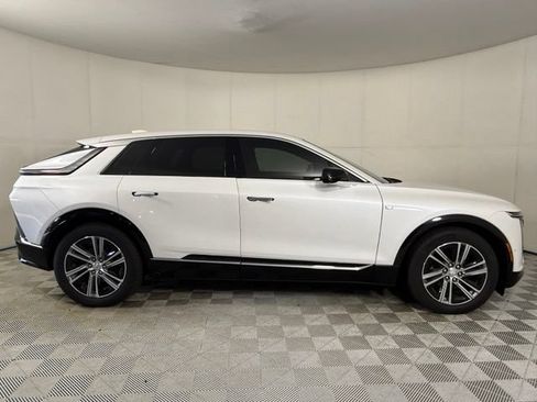 Used 2024 Cadillac Lyriq Luxury AWD/4WD image 10