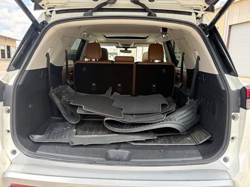 Used 2023 Nissan Pathfinder Platinum w/ Cargo Package FWD image 28