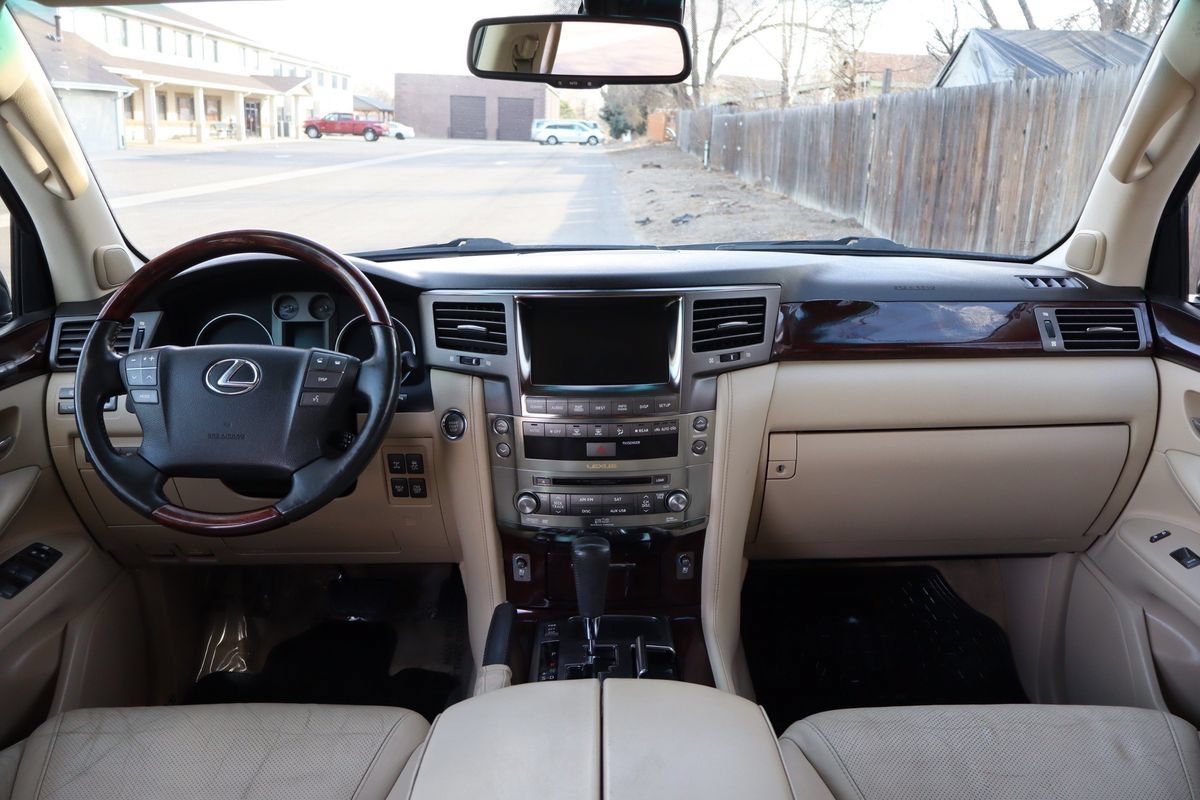 Used 2011 Lexus LX 570 4WD w/ Luxury Pkg image 16