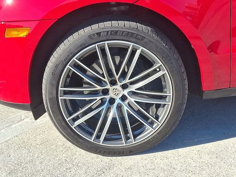 Used 2025 Porsche Macan image 12