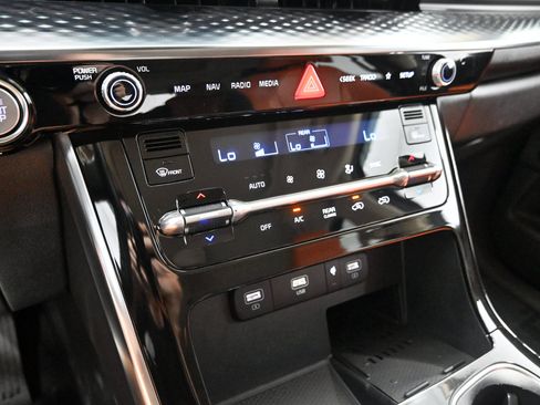 Used 2022 Kia Carnival SX Prestige FWD image 17