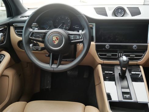 Certified 2024 Porsche Macan image 15