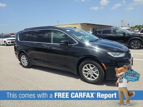 Used 2022 Chrysler Pacifica Touring-L FWD image 2