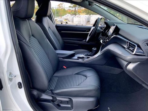 Used 2023 Toyota Camry SE image 8