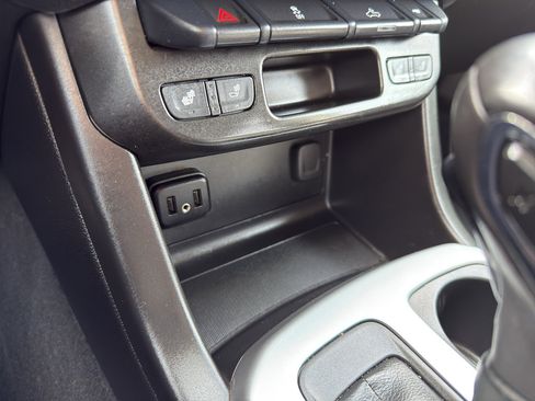 Used 2022 Chevrolet Colorado LT w/ Luxury Package image 21