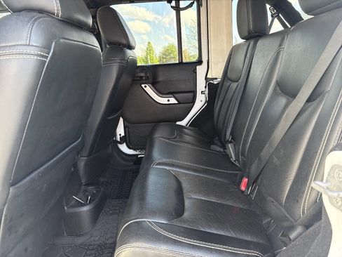Used 2014 Jeep Wrangler Unlimited Sahara AWD/4WD image 22