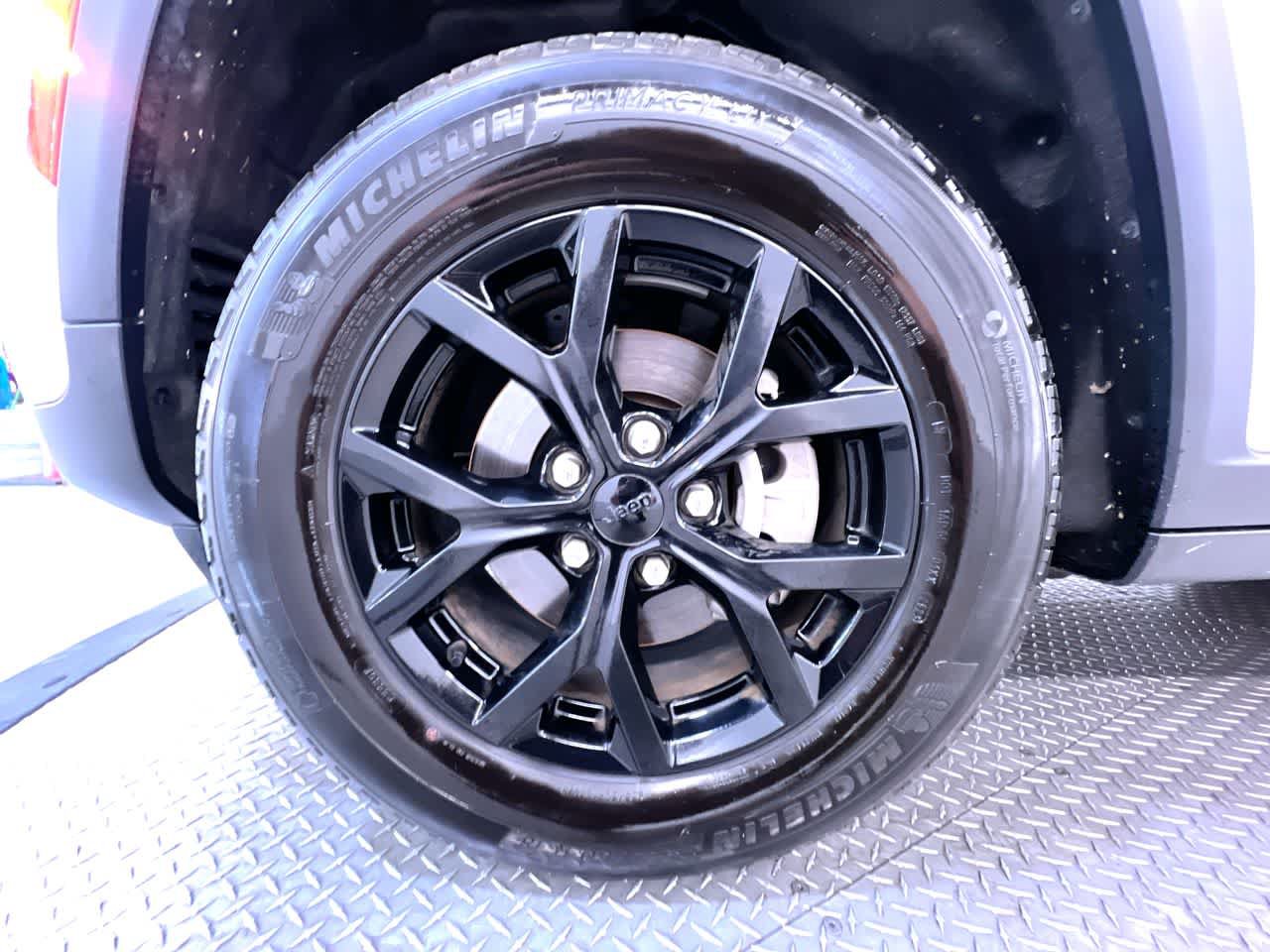 Used 2024 Jeep Grand Cherokee Altitude AWD/4WD image 10