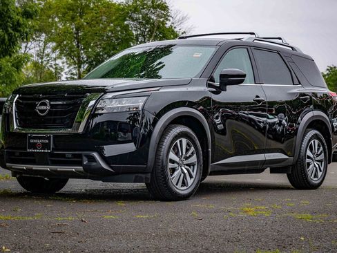 Certified 2024 Nissan Pathfinder SL image 19