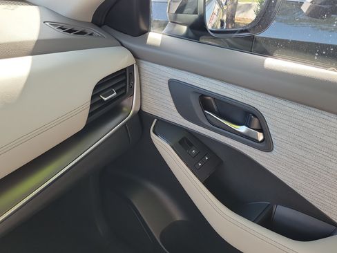 Certified 2023 Nissan Rogue SV FWD image 29