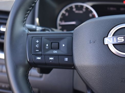 Used 2025 Nissan Rogue SV image 15