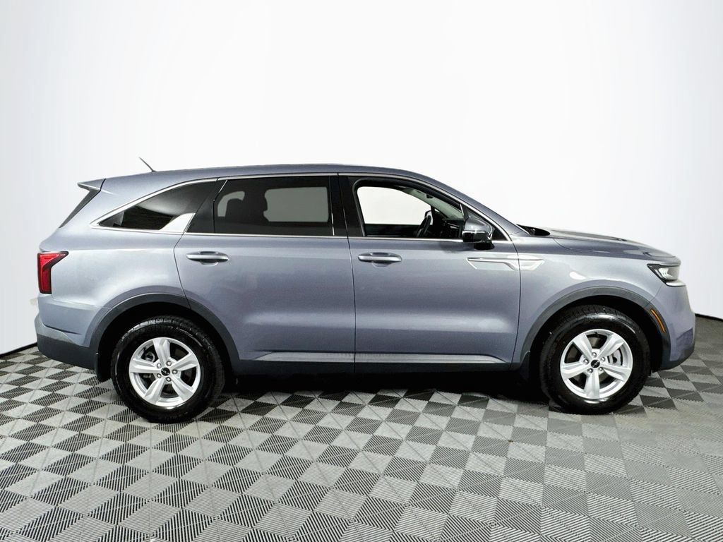 Used 2023 Kia Sorento LX AWD/4WD image 8
