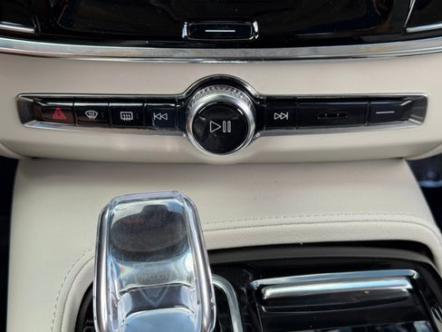Used 2024 Volvo S90 T8 Ultimate image 28