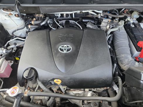 Used 2020 Toyota Highlander LE AWD/4WD image 32