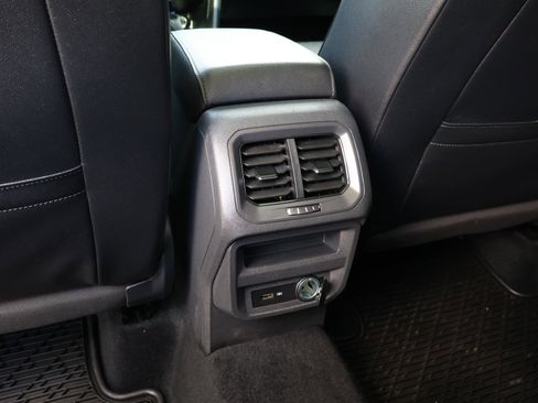 Used 2020 Volkswagen Tiguan SE w/ Panoramic Sunroof Package image 14