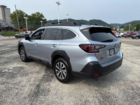 Used 2023 Subaru Outback Premium AWD/4WD image 3