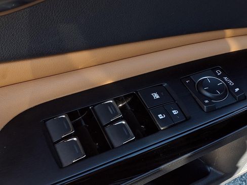 Used 2022 Lexus ES 300h w/ Premium Package image 17