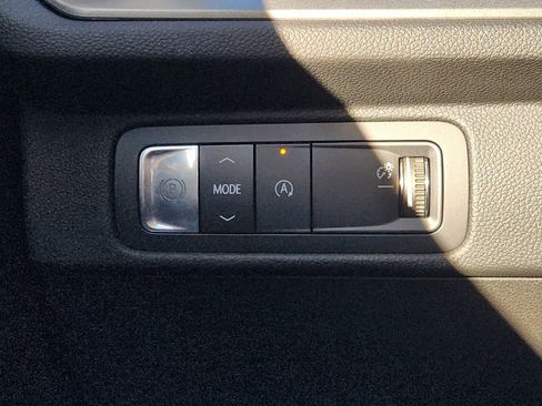 Used 2025 Chevrolet Traverse LT image 23