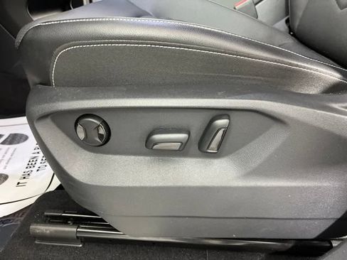 Used 2025 Volkswagen Atlas SE FWD image 33