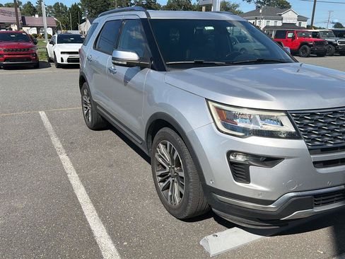 Used 2018 Ford Explorer Platinum AWD/4WD image 2
