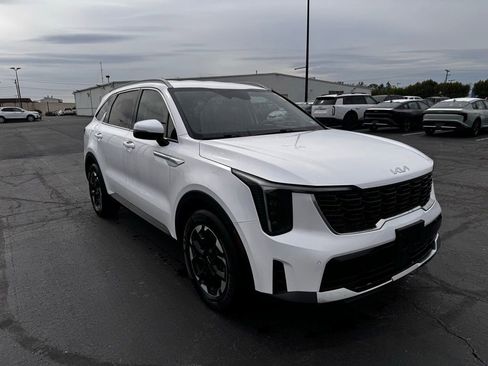 Used 2024 Kia Sorento S FWD image 2