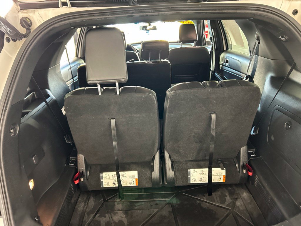 Used 2018 Ford Explorer XLT w/ Equipment Group 202A AWD/4WD image 28