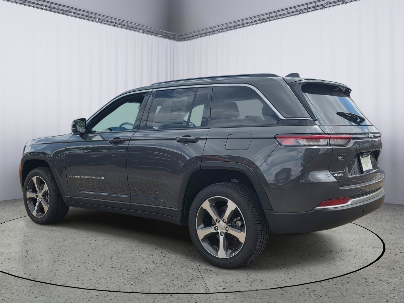 New 2026 Jeep Grand Cherokee Limited w/ Luxury Tech Group II AWD/4WD image 5