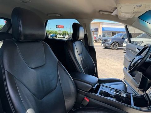 Used 2019 Ford Edge Titanium FWD image 41