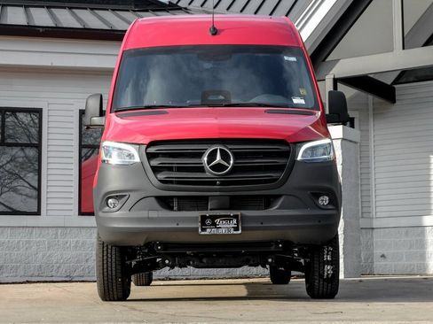 Used 2025 Mercedes-Benz Sprinter 2500 image 6