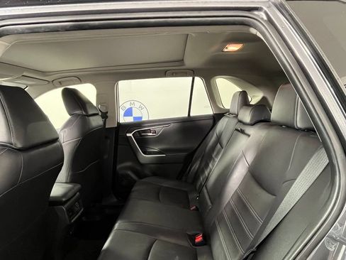 Used 2019 Toyota RAV4 Limited AWD/4WD image 4
