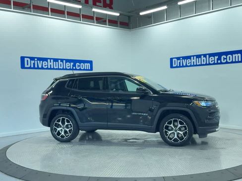 Used 2025 Jeep Compass Limited image 4