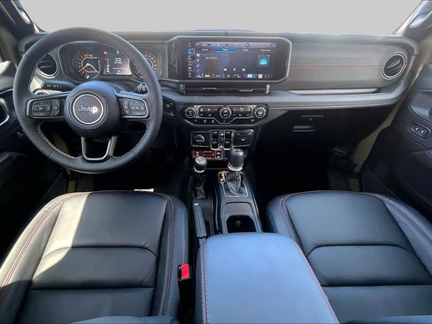 Used 2025 Jeep Wrangler Unlimited Rubicon w/ Convenience Group AWD/4WD image 16