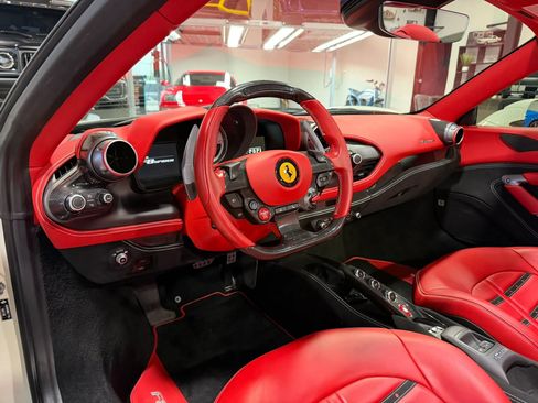 Used 2021 Ferrari F8 Tributo RWD image 34