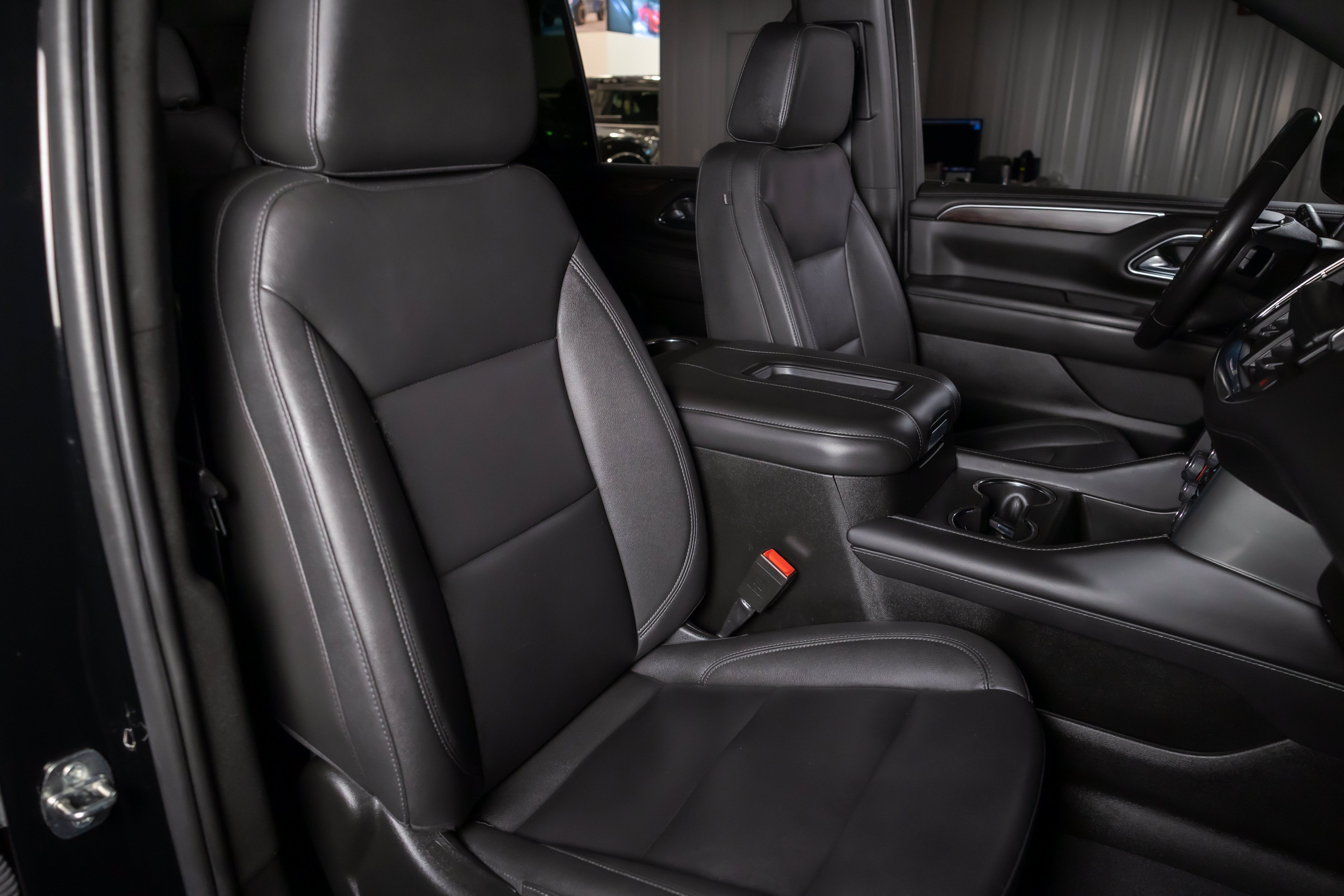 Used 2022 Chevrolet Tahoe LT w/ Luxury Package RWD image 18