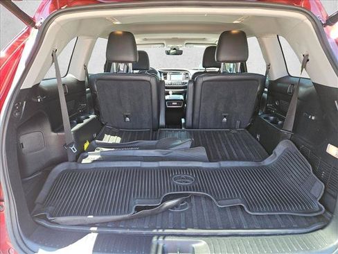 Used 2017 Toyota Highlander SE AWD/4WD image 8