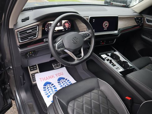 Used 2024 Volkswagen Atlas SEL Premium R-Line image 17
