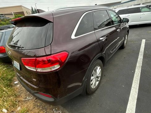 Used 2016 Kia Sorento FWD w/ LX Convenience Package image 4