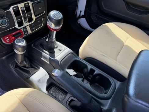 Used 2021 Jeep Wrangler Unlimited Sport AWD/4WD image 21
