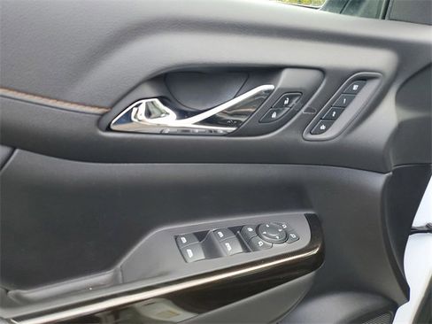 Used 2022 GMC Acadia AT4 w/ Technology Package image 7